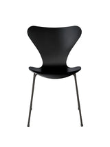 3107 Syver Stol | Lakeret spisestol af Arne Jacobsen